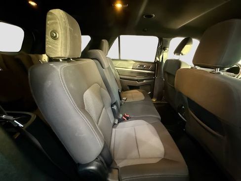 Used 2018 Ford Explorer XLT image 27