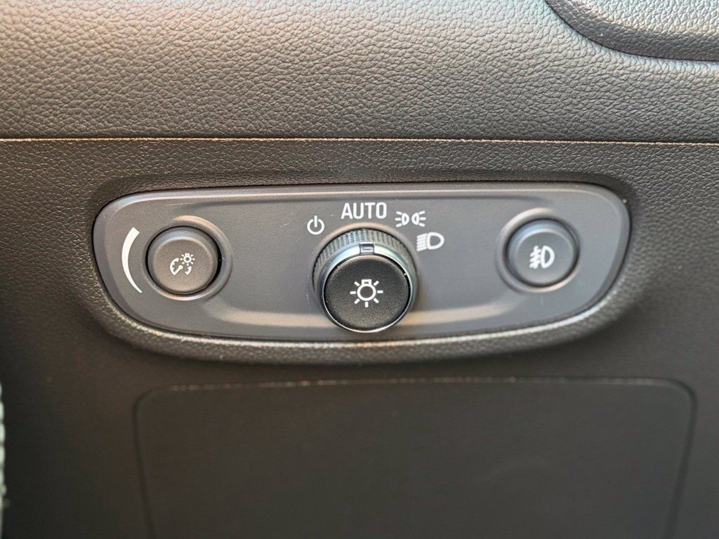 Used 2022 Buick Encore GX Select AWD/4WD image 21