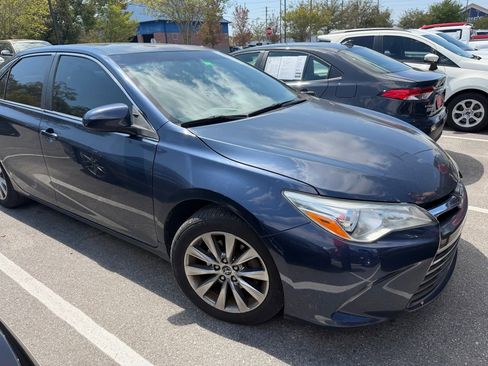 Used 2015 Toyota Camry XLE w/ Moonroof Package FWD image 3