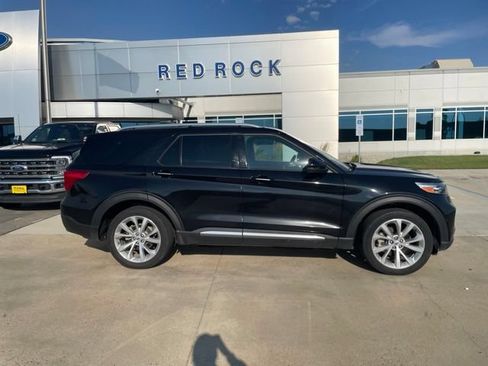 Used 2023 Ford Explorer Platinum w/ Technology Package AWD/4WD image 3