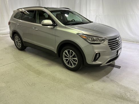 Used 2017 Hyundai Santa Fe Limited w/ Cargo Package image 2