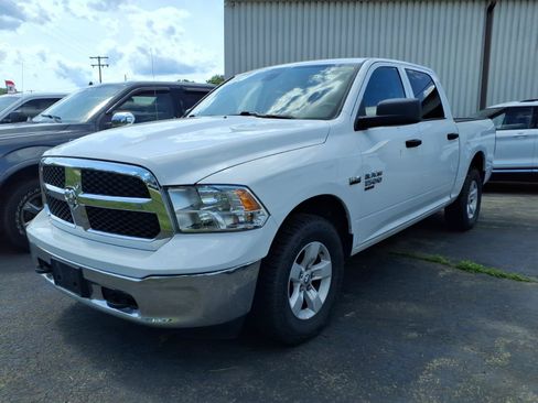 Used 2022 RAM 1500 Classic SLT w/ Protection Group AWD/4WD image 3