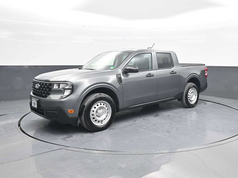 Used 2025 Ford Maverick XL w/ Equipment Group 102A image 4