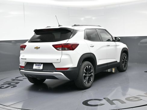 Used 2021 Chevrolet TrailBlazer LT w/ Premium Seating Package FWD image 17