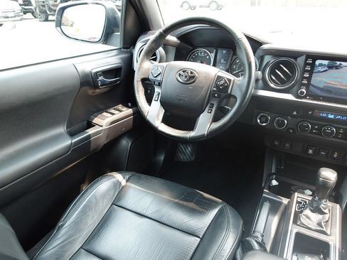 Used 2020 Toyota Tacoma TRD Off-Road AWD/4WD image 42