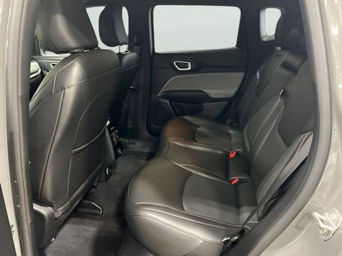 Used 2023 Jeep Compass Latitude AWD/4WD image 12