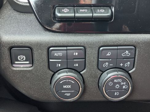 Used 2025 Chevrolet Silverado 3500 High Country w/ Technology Package AWD/4WD image 18