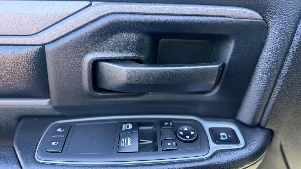 Used 2024 RAM 3500 Tradesman w/ Chrome Appearance Group AWD/4WD image 18