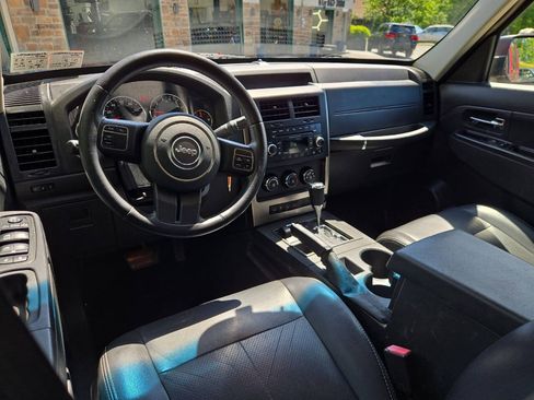 Used 2012 Jeep Liberty Sport AWD/4WD image 20