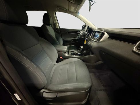 Used 2019 Kia Sorento LX image 33