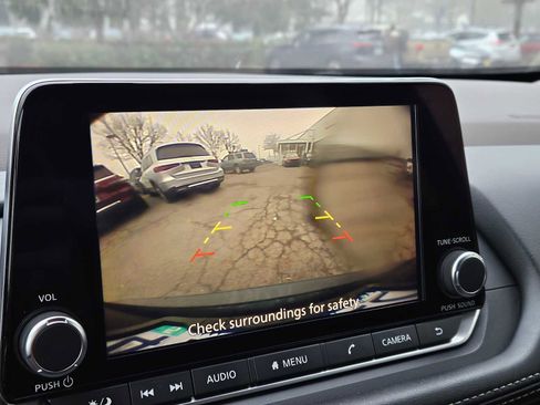 Used 2023 Nissan Rogue SV image 28