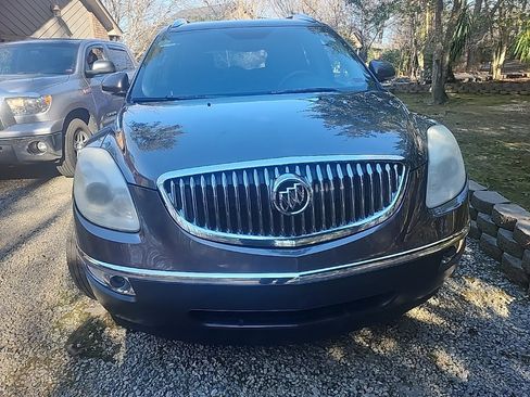 Used 2010 Buick Enclave CX w/ Driver Confidence Package image 3