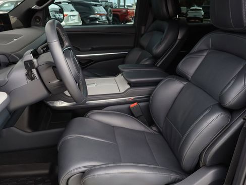 Used 2025 Lincoln Navigator L Reserve w/ Jet Appearance Package image 25