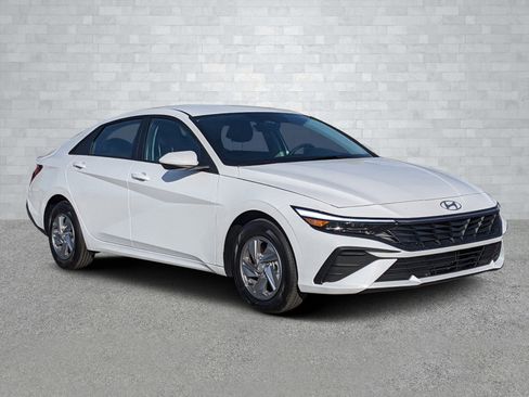 New 2025 Hyundai Elantra SE image 1