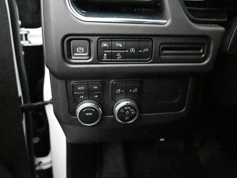 Used 2022 GMC Yukon XL AT4 AWD/4WD image 11