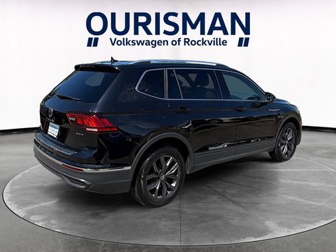 Used 2023 Volkswagen Tiguan SE w/ Panoramic Sunroof Package AWD/4WD image 6