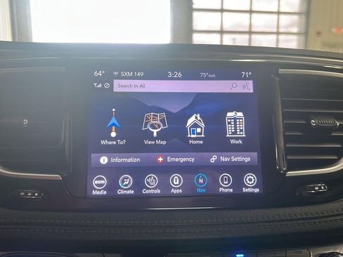 Used 2018 Chrysler Pacifica Limited w/ Tire & Wheel Group FWD image 21