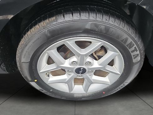 Used 2025 Kia Soul LX w/ LX Technology Package FWD image 13