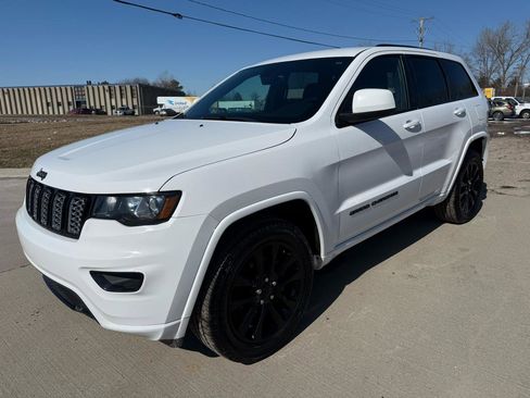 Used 2018 Jeep Grand Cherokee Altitude image 1