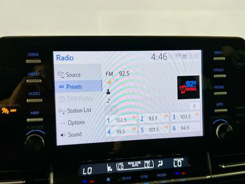 Used 2024 Toyota Sienna XLE FWD image 28
