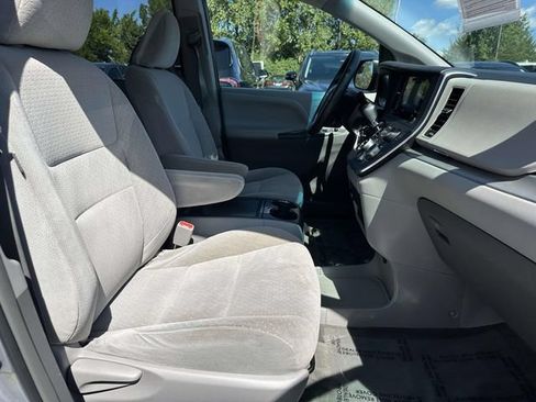 Used 2015 Toyota Sienna LE FWD image 9