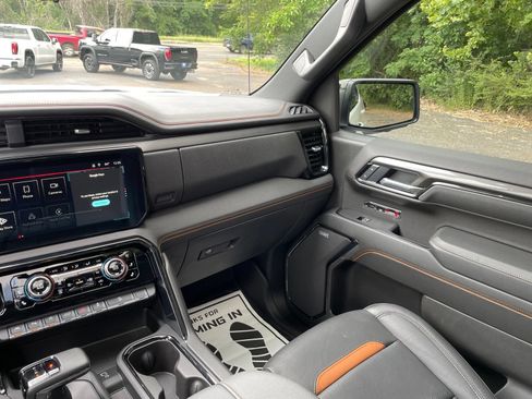 Used 2025 GMC Sierra 1500 AT4 w/ AT4 Premium Package AWD/4WD image 34