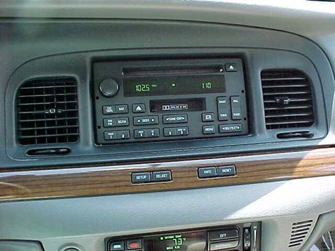 Used 2007 Ford Crown Victoria LX RWD image 33