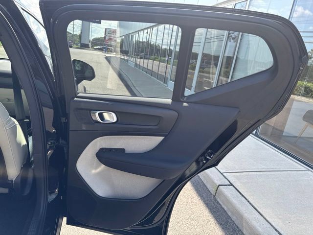 Certified 2024 Volvo XC40 B5 Plus w/ Protection Package Premier AWD/4WD image 12