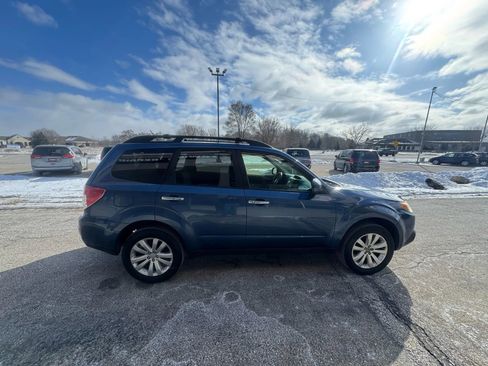 Used 2012 Subaru Forester 2.5X Premium w/ All-Weather Pkg image 6