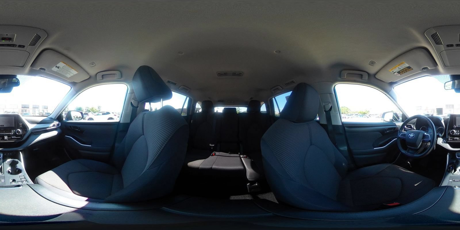 Used 2025 Toyota Highlander LE FWD image 43