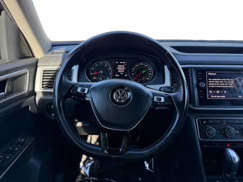 Used 2019 Volkswagen Atlas SE w/ Towing Package image 9