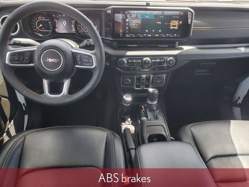 Used 2025 Jeep Wrangler Unlimited Sahara w/ Technology Group AWD/4WD image 33