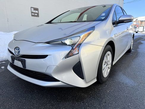 Used 2017 Toyota Prius Two image 5