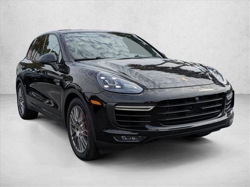 Used 2016 Porsche Cayenne Turbo image 3