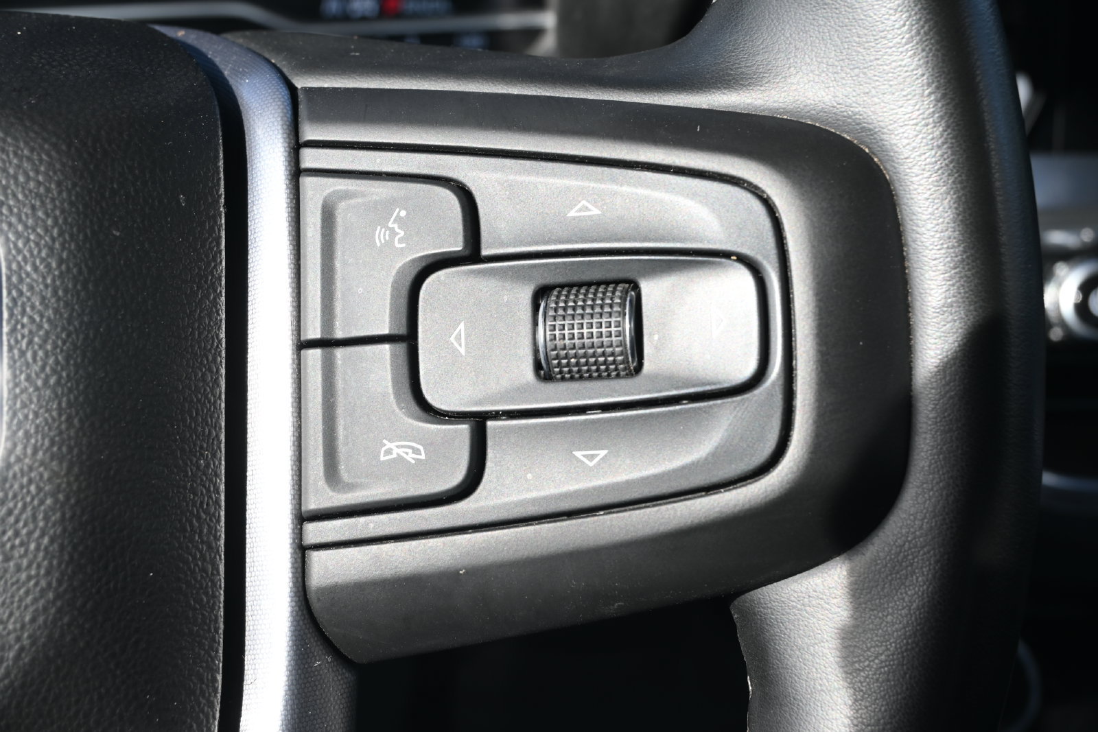 Used 2025 GMC Sierra 1500 SLT AWD/4WD image 15