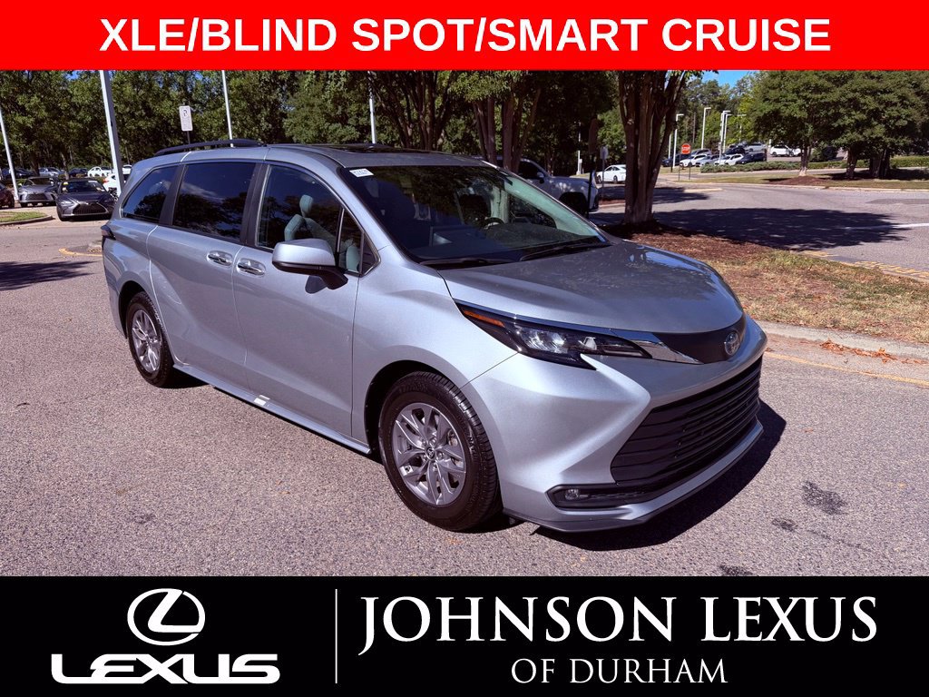 Used 2025 Toyota Sienna XLE FWD image 1