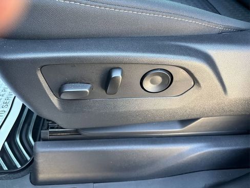 Used 2023 Chevrolet Silverado 1500 Custom image 38