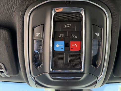 Used 2023 Jeep Grand Cherokee L Limited AWD/4WD image 18