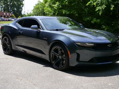 Used 2022 Chevrolet Camaro LT RWD image 4