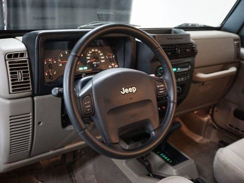 Used 2006 Jeep Wrangler Unlimited Rubicon w/ Security Group AWD/4WD image 10