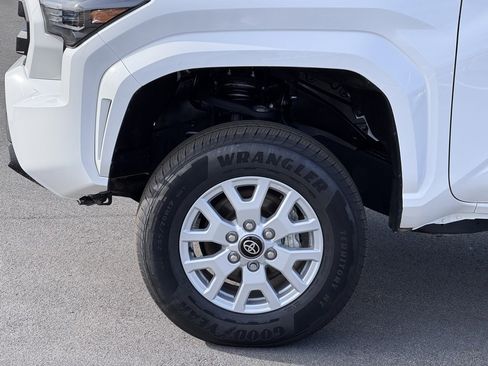 Used 2025 Toyota Tacoma SR image 30