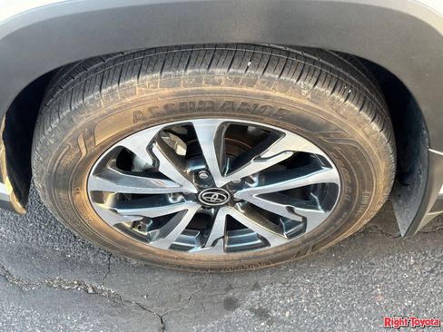 Certified 2024 Toyota Corolla Cross XLE w/ Convenience Package FWD image 8