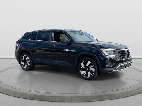 Used 2024 Volkswagen Atlas Cross Sport SE FWD image 2