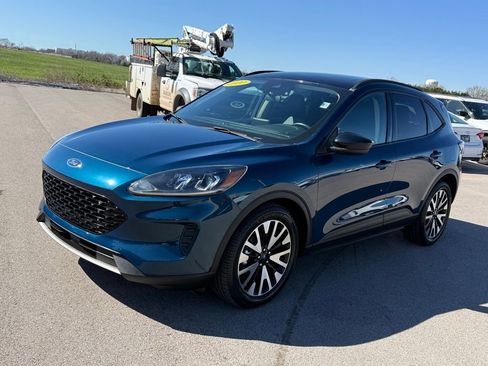 Used 2020 Ford Escape SE Sport image 38