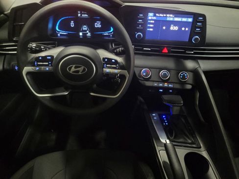 Used 2025 Hyundai Elantra SE FWD image 22