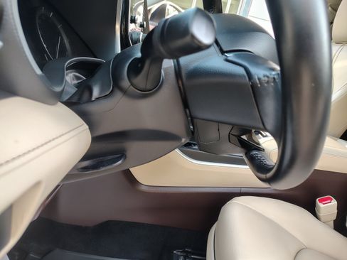 Used 2020 Toyota Highlander XLE AWD/4WD image 30