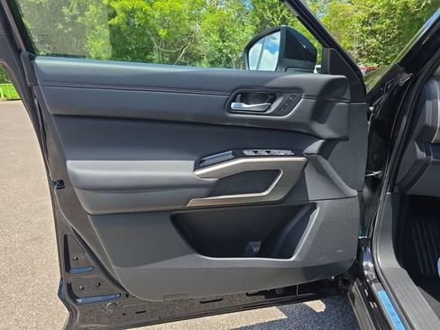 Used 2025 Nissan Pathfinder Platinum w/ Cargo Package AWD/4WD image 25
