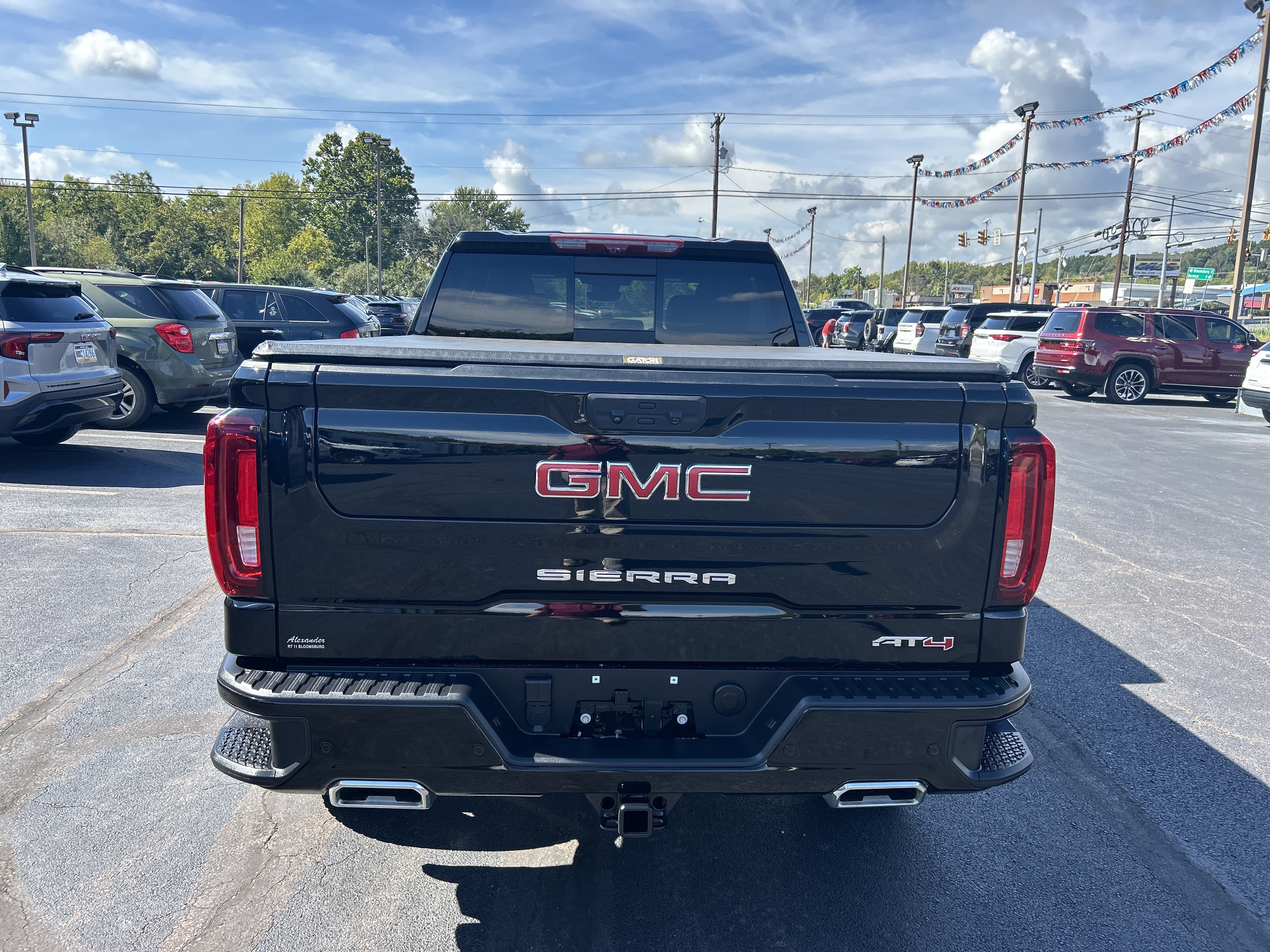 Used 2023 GMC Sierra 1500 AT4 w/ AT4 Premium Package AWD/4WD image 4