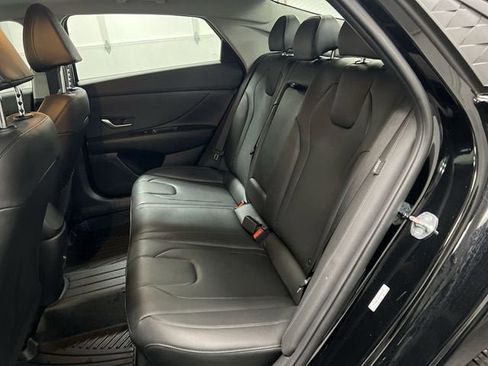 Used 2025 Hyundai Elantra Limited image 25