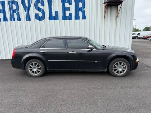 Used 2009 Chrysler 300 C w/ Luxury Group II AWD/4WD image 9